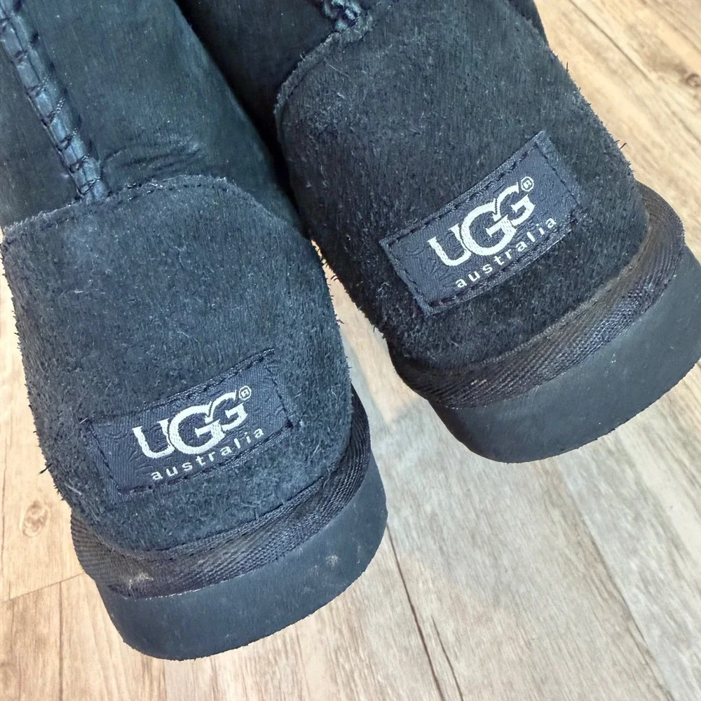 UGG Australia Classic Short II Black Suede Sheepskin Boots 5825 Women's Size 8